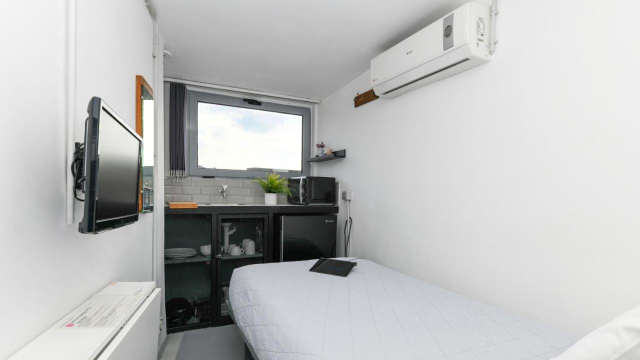 Monastiraki Citycenter Sleepbox- Unspoiled Athens Apartments Exterior photo
