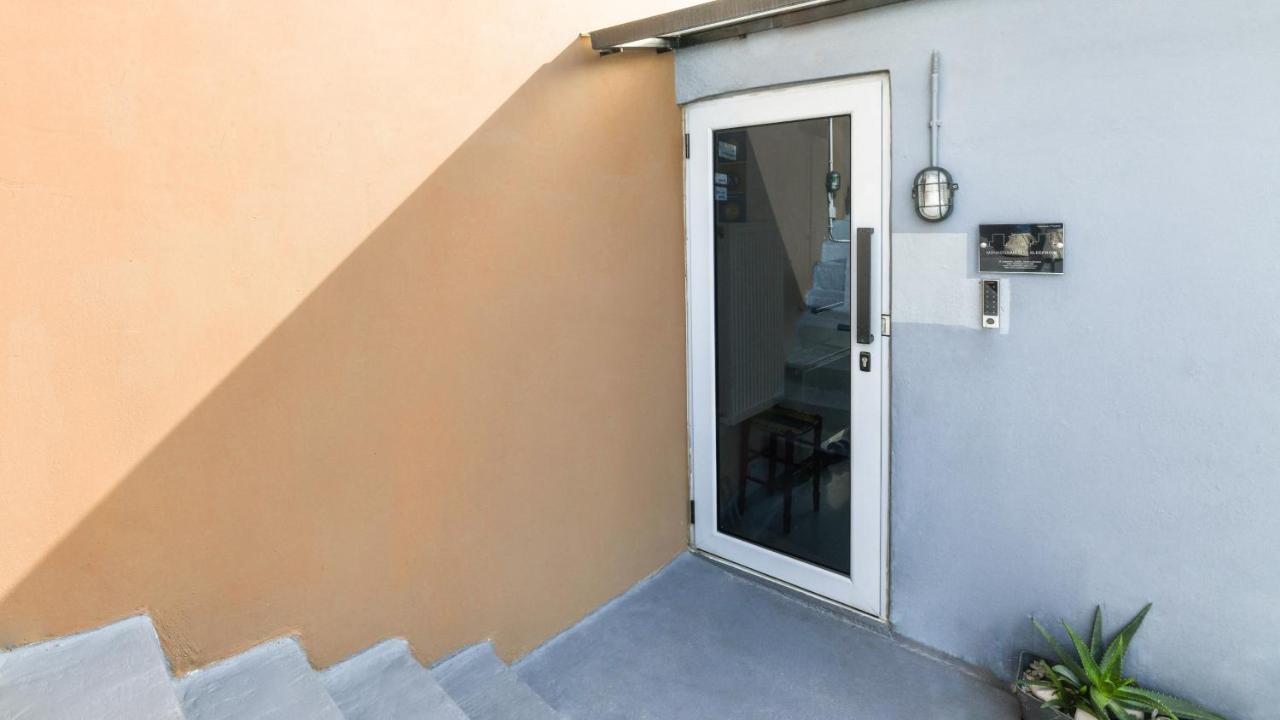 Monastiraki Citycenter Sleepbox- Unspoiled Athens Apartments Exterior photo